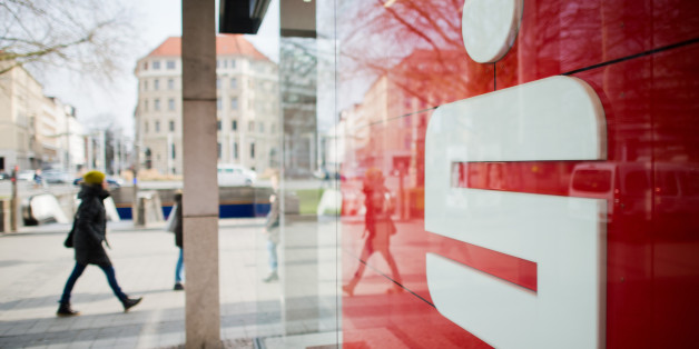 Sparkasse will lieber ihr Geld bunkern anstatt weiterhin die Strafzinsen der EZB zu zahlen. Das geht aus einem internen Rundschreiben hervor, berichtet die FAZ.