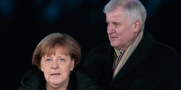 Seehofer fällt Bundeskanzlerin Merkel bei ihrer Flüchtlingspolitik in den Rücken