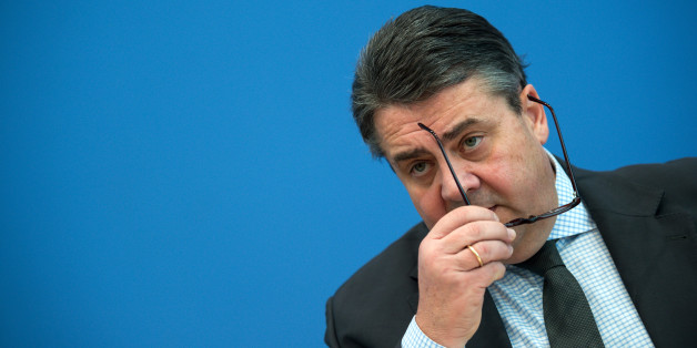 Bundeswirtschaftsminister Sigmar Gabriel (SPD) bei einer Pressekonferenz in Berlin zu den deutschen Rüstungsexporten 2015