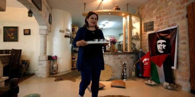 Wafa Abou Gholmi, femme du prisonnier palestinien Ahed Abou Gholmi détenu dans une prison israëlienne, chez elle, à Ramallah, le 3 mars 2016 © AFP ABBAS MOMANI
