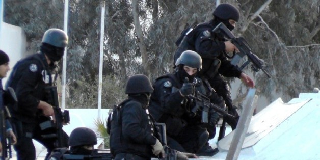 Des hommes des forces spéciales tunisiennes à Ben Guerdane, dans une région de Tunisie voisine de la Libye, le 7 mars 2016
