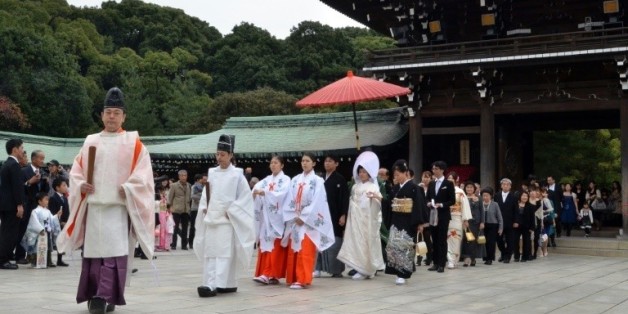 Cérémonie de mariage shintoïste au temple Meiji de Tokyo, le 11 novembre 2012