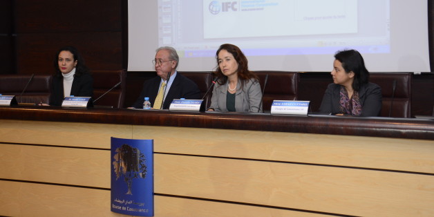 De gauche à droite, Lamia El Bouanani, directrice exécutive de l'Institut marocain des administrateurs, Marc Lamy, directeur du centre Electronic Data Systems (EDS) à Rabat, Dounia Taarji, représentante du Club des femmes administratrices (CFA) Maroc et Sarah Cuttaree, chargée de gouvernance à la Société financière internationale (SFI).