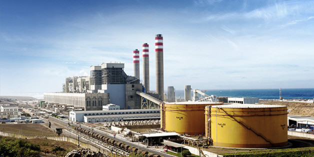 La centrale à charbon de Jorf Lasfar, située à 20 kilomètres d'El Jadida, à proximité du Port de Jorf Lasfar.