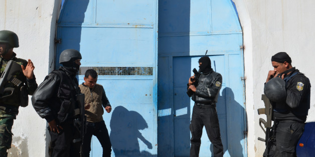 Tunisian special forces gather in the southern town of Ben Guerdane, near the Libyan border, during clashes with jihadists on March 7, 2016.
Tunisian forces fought off fierce attacks from jihadists near the Libyan border killing 28 extremist fighters in clashes that also left seven civilians dead.
/ AFP / FATHI NASRI (Photo credit should read FATHI NASRI/AFP/Getty Images)