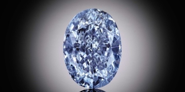 Un rare diamant bleu pourrait battre des records de vente en dépassant les 30 millions de dollars
