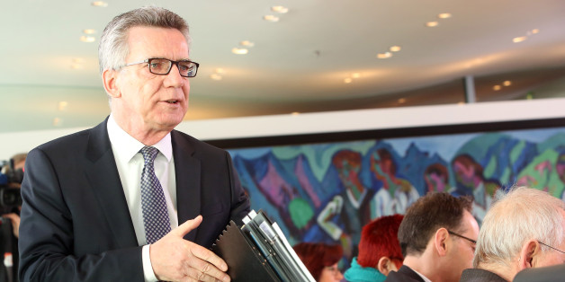 Innenminister Thomas de Maiziere verbietet den rechtsextremistischen Verein "Weiße Wölfe Terrorcrew"