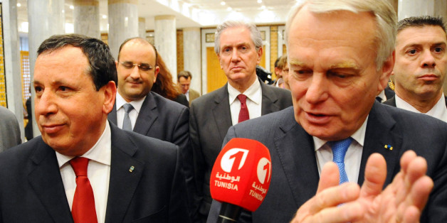 Tunisian Foreign Minister Khemaies Jhinaoui, left, and his French counterpart Jean-Marc Ayrault, speak to the media during his visit, in Tunis, Thursday, March 17, 2016. (AP Photo/Hassene Dridi)