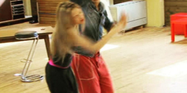 Alessandra Meyer-Wölden hat den Ellenbogen ihres Tanzpartners ins Gesicht bekommen