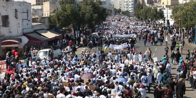 Des milliers d'enseignants stagiaires manifestent à Casablanca