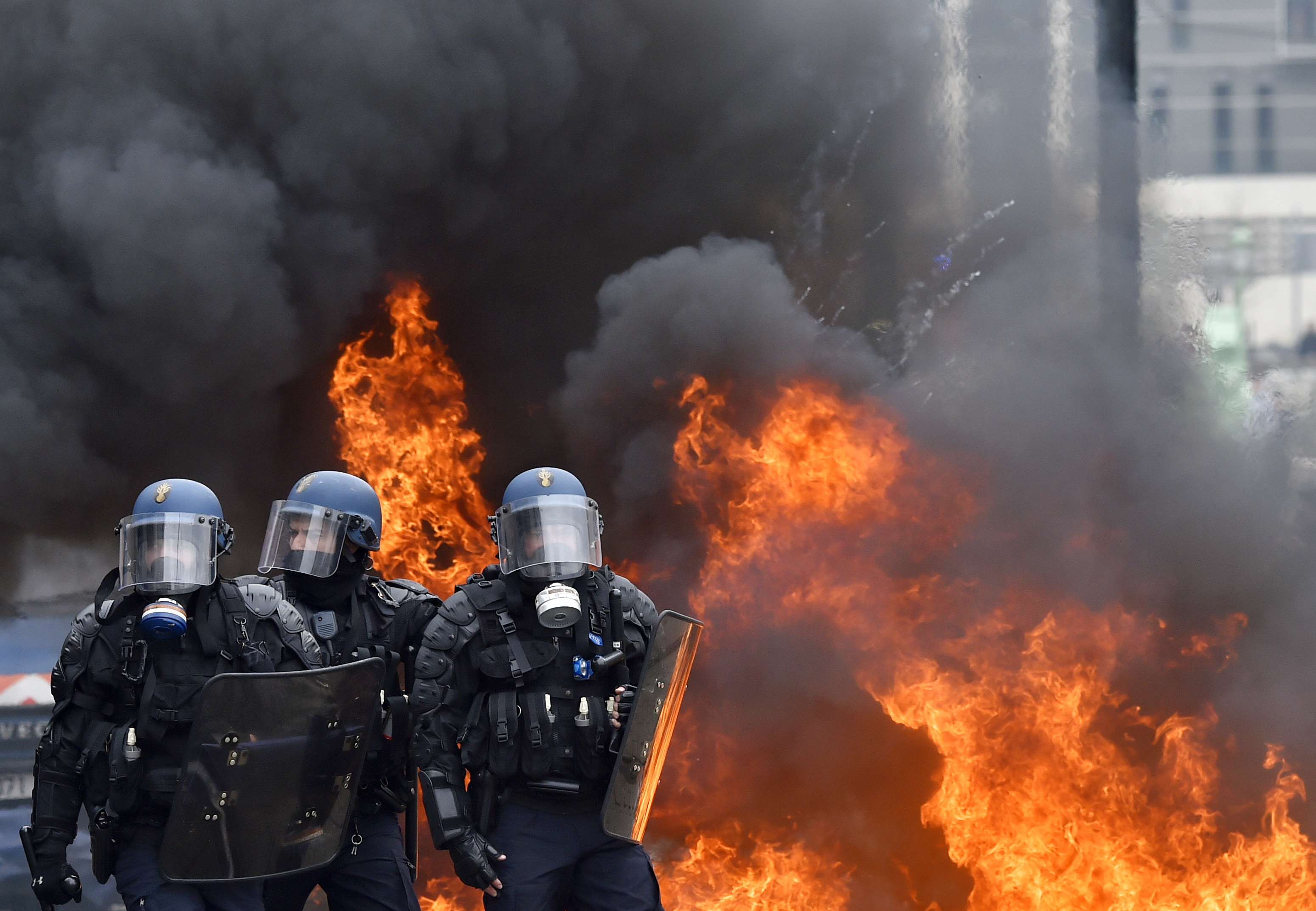 france work week riots