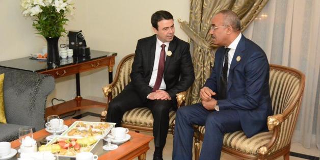 Les ministres de l'intérieur, Hedi Medjdoub et Nouredine Bedoui, le 3 mars 2016
