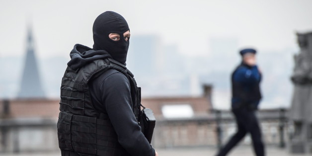 Ein belgischer Polizist nach den Terroranschlägen von Brüssel