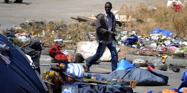 Des migrants clandestins nigériens près de leurs abris le 14 mai 2014 à Boufarik (archives)