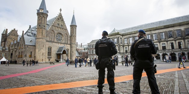 Dutch military police stand guard at the Binnenhof during a patrol in The Hague on March 23, 2016 as security measures were reinforced in the wake of attacks in Brussels.
World leaders united in condemning the carnage in Brussels and vowed to combat terrorism, after Islamic State bombers killed around 31 people in a strike at the symbolic heart of the EU. / AFP / ANP / Bart Maat / Netherlands OUT (Photo credit should read BART MAAT/AFP/Getty Images)