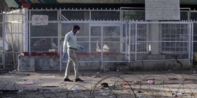 Sur le site de Lahore visé par l'attentat, le 28 mars 2016