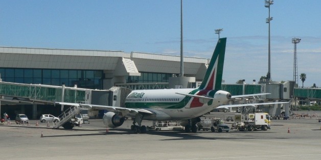 Un avion d'Alitalia à l'aéroport Houari Boumediene à Alger