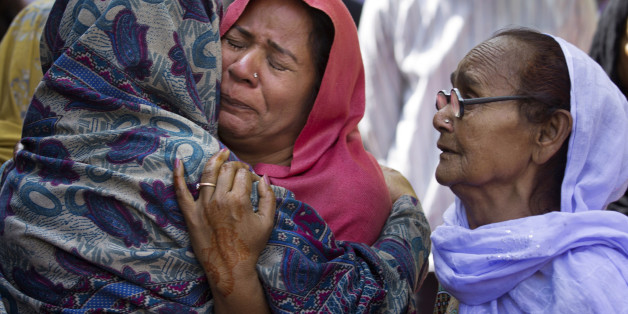Women mourn the death of their family member who was killed in a suicide bombing, in Lahore, Pakistan, Monday, March 28, 2016. The death toll from a massive suicide bombing targeting Christians gathered on Easter in the eastern Pakistani city of Lahore rose on Monday as the country started observing a three-day mourning period following the attack. (AP Photo/B.K. Bangash)
