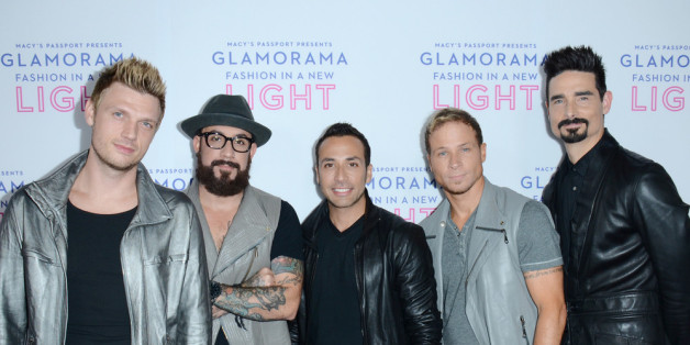 Nick, A.J. und Howie (v.l.) von den Backstreet Boys singen mit