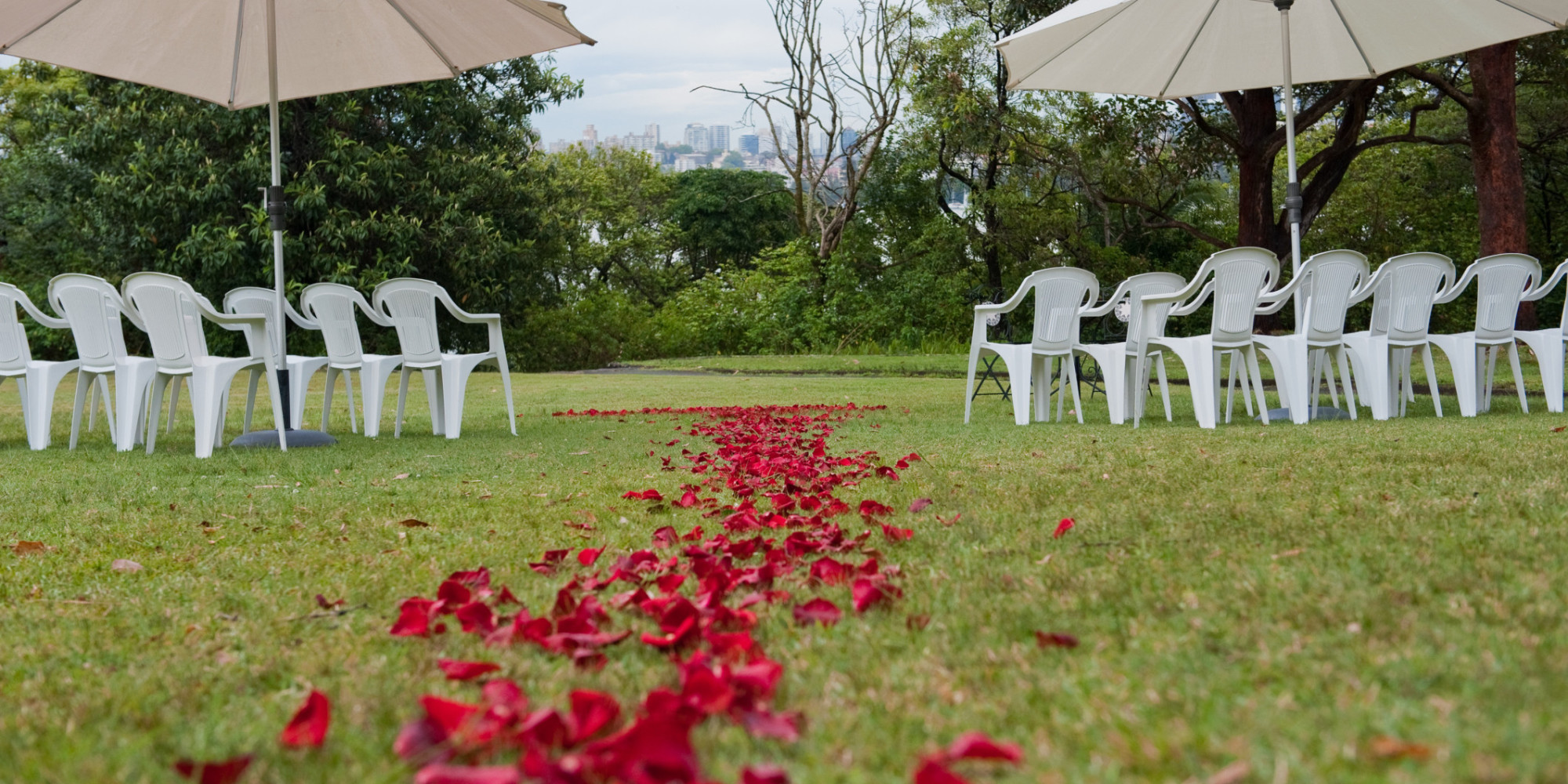 10 Tips For Planning The Perfect Backyard Wedding Huffpost 