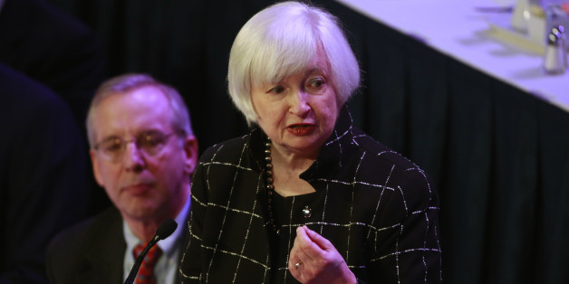 U.S. Federal Reserve chair Janet Yellen (R) is applauded before speaking to the Economic Club of New York in New York March 29, 2016. REUTERS/Lucas Jackson