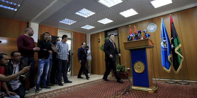 Le chef du gouvernement d'union nationale libyen, Fayez al-Sarraj, lors d'une conférence de presse à son arrivée le 30 mars 2016 à Tripoli