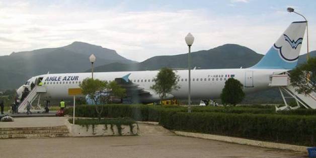 Un avion de la compagnie Aigle Azur à l'aéroport de Bejaia (archives)