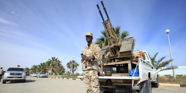 Un membre de la force chargée de la protection du gouvernement d'Union nationale qui s'est installé à Tripoli