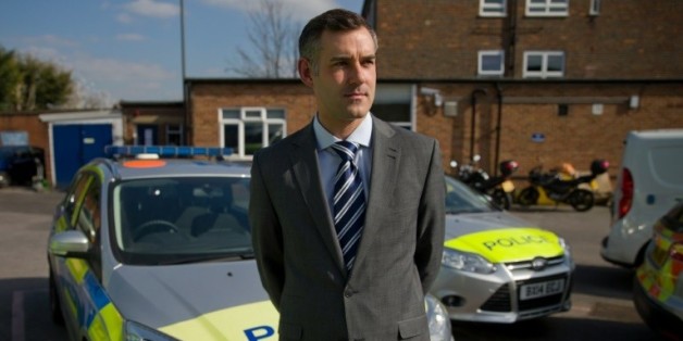 L'inspecteur Dan O'Sullivan devant le commissariat du quartier de Wimbledon à Londres, le 22 mars 2016