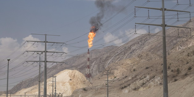 Waste gasses are burnt off at the South Pars Gas field in Asalouyeh Seaport, north of Persian Gulf, Iran November 19, 2015. REUTERS/Raheb Homavandi/TIMA ATTENTION EDITORS - THIS IMAGE WAS PROVIDED BY A THIRD PARTY. FOR EDITORIAL USE ONLY.