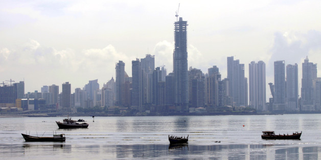 Fishing boats are anchored in the Bay of Panama June 24, 2009. The bay, off Panama City, is polluted with sewage and methane gas, according to the National Environmental Authority (ANAM). REUTERS/Alberto Lowe (PANAMA ENVIRONMENT)