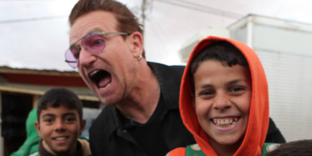 Bono besucht Flüchtlingslager in der Türkei - sehr zur Freude der Kinder