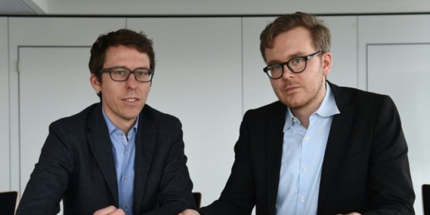 Journalistes allemands Bastian Obermayer (d) et Frederik Obermayer (g) le 7 avril à Munich dans le sud de l'Allemagne au siège du quotidien Süddeutsche Zeitung