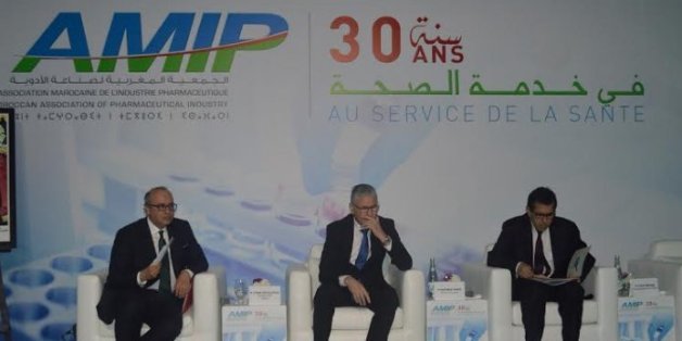 De gauche à droite: Ayman Cheikh-Lahlou, président de l'AMIP, El Houssaine Louardi, ministre de la Santé et Faiçal Mekouar, vice-président général de la CGEM.