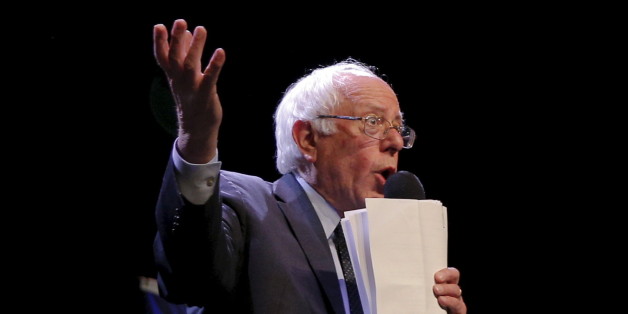 U.S. Democratic presidential candidate and U.S. Senator Bernie Sanders speaks at a campaign "Community Conversation" at the Apollo Theater in Harlem, New York April 9, 2016. REUTERS/Brian Snyder