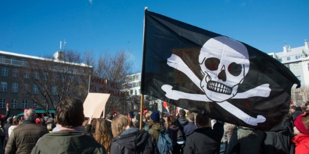 Des milliers d'Islandais manifestent pour demander des élections immédiates, le 9 avril 2016 à Reykjavik