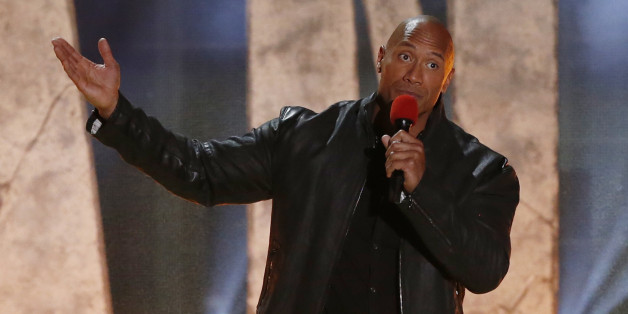 Dwayne Johnson präsentiert die MTV Movie Awards 2016 (hier in der Show 2015 zusehen)