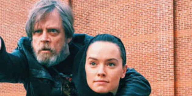 Huckepack-Foto mit Daisy Ridley: Das Netz spottet über Mark Hamill