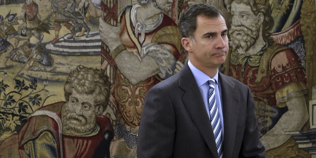 Spanish King Felipe waits for the start of a meeting at Zarzuela palace in Madrid, Spain, January 29, 2016. Picture taken January 29. REUTERS/Ballesteros/Pool