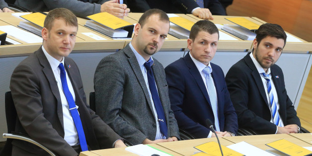 André Poggenburg (l-r), Daniel Roi, Matthias Büttner und Tobias Rausch, sitzen in der ersten Reihe der AfD-Fraktion, aufgenommen am 12.04.2016 während der Konstituierung des neuen Landtages im Plenarsaal in Magdeburg (Sachsen-Anhalt)