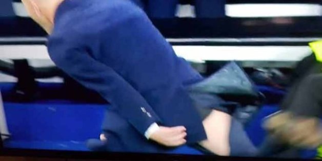 Zidane a craqué son pantalon pendant le match Real Madrid - Wolfsburg