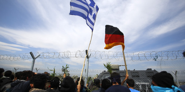 Flüchtlinge verlassen zu Hunderten Elendslager in Idomeni und Piräus