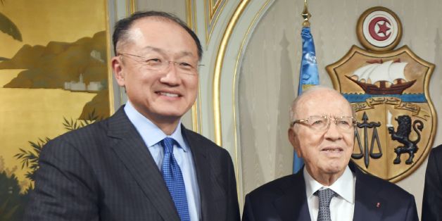 Tunisian President Beji Caid Essebsi (C), flanked by UN chief Ban Ki-moon (R) and World Bank chief Jim Yong Kim, poses for a picture during a meeting on March 28, 2016 at the Carthage Palace in Tunis. / AFP / FETHI BELAID (Photo credit should read FETHI BELAID/AFP/Getty Images)
