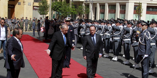 French President Francois Hollande reviews an honour guard with Lebanese Parliament Speaker Nabih Berri (center L) during an official ceremony upon his arrival outside the parliament building in downtown Beirut, Lebanon, April 16, 2016. REUTERS/Aziz Taher