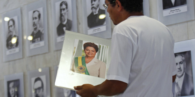 Dilma Rousseff pourrait être le deuxième chef d'Etat brésilien à connaître une destitution en 24 ans (Photo: un portrait de la présidente brésilienne, en février 2011)