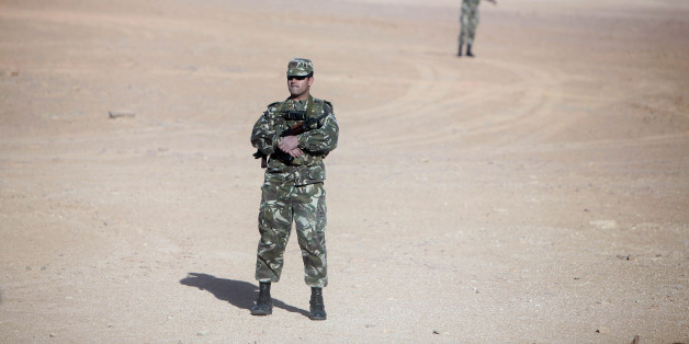 Soldiers stand guard at Krechba gas treatment plant, about 1200 km (746 miles) south of Algiers December 14, 2008. Algeria has approved or plans to approve projects expected to bring on up to 110,000 barrels per day (bpd) of crude oil output and 100,000 bpd of oil equivalents by 2012 or 2013, a Sonatrach official said on Sunday. REUTERS/Zohra Bensemra (ALGERIA)