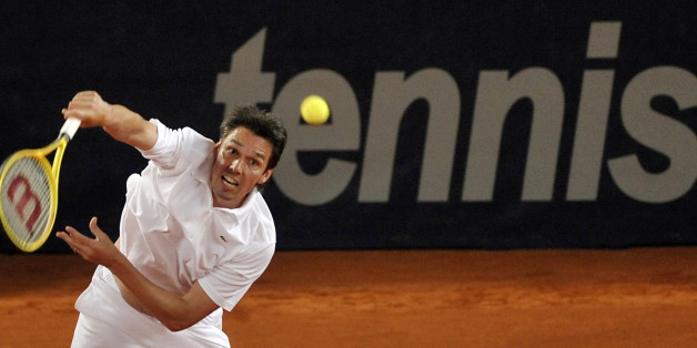 Tennis: Michael Stich schlägt im "Duell der Legenden" gegen Michael Chang am WTA-Tunier in Stuttgart auf
