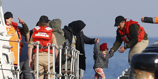 Migrants disembark from a Turkish coastguard boat after a failed attempt at crossing to the Greek island of Lesbos, in the Turkish coastal town of Dikili, Turkey April 6, 2016. REUTERS/Murad Sezer