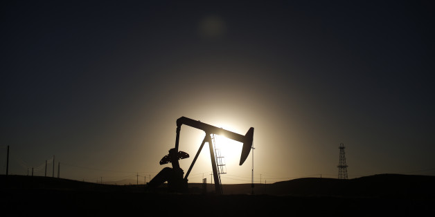 A pump jack is seen at sunrise near Bakersfield, California October 14, 2014. Brent crude hit a new four-year low on Wednesday before recovering to just under $85 a barrel, as faltering global growth curbed demand for fuel at a time of heavy oversupply. Oil saw its biggest daily fall in more than three years on Tuesday after the West's energy watchdog slashed its forecasts for world oil demand for this year and 2015. Picture taken October 14, 2014. REUTERS/Lucy Nicholson (UNITED STATES - Tags: E