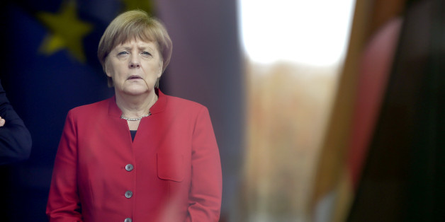 Merkel büßt leicht bei den Wählern ein.